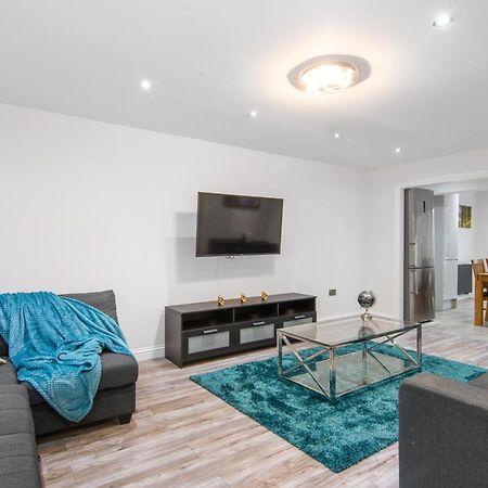 Onsitestays - Spacious 3 Bed House With Garden, Wifi & 4 Plus Parking Gravesend Zewnętrze zdjęcie