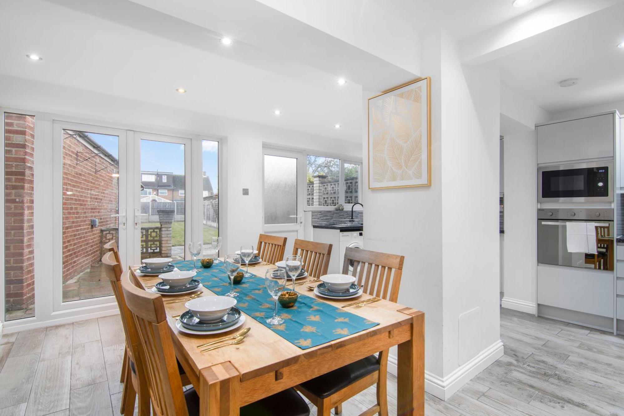 Onsitestays - Spacious 3 Bed House With Garden, Wifi & 4 Plus Parking Gravesend Zewnętrze zdjęcie