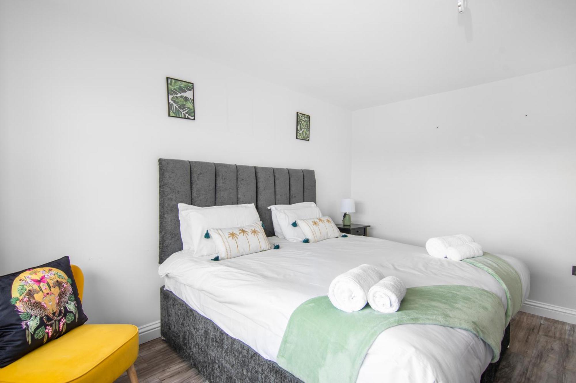 Onsitestays - Spacious 3 Bed House With Garden, Wifi & 4 Plus Parking Gravesend Zewnętrze zdjęcie