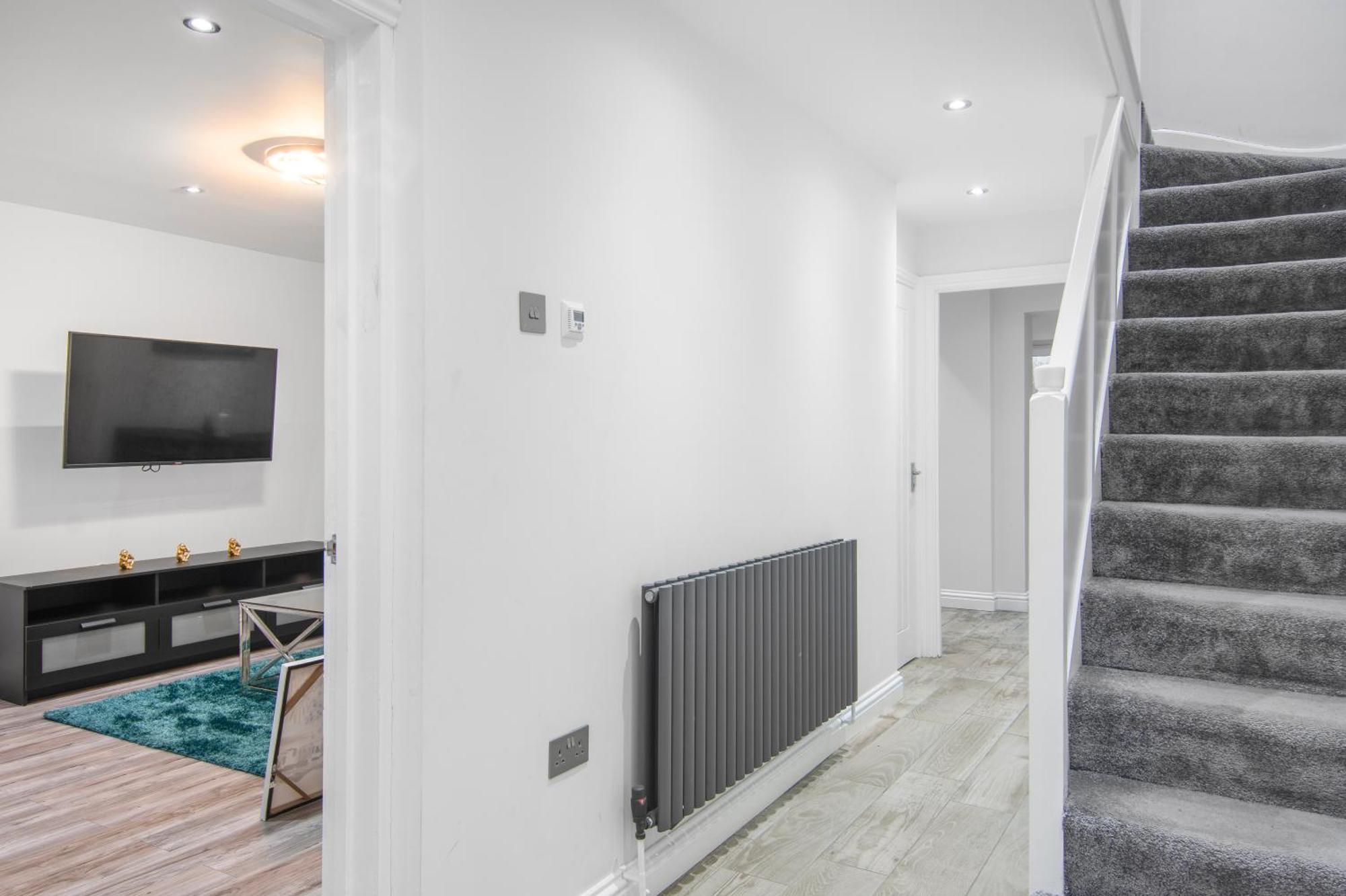 Onsitestays - Spacious 3 Bed House With Garden, Wifi & 4 Plus Parking Gravesend Zewnętrze zdjęcie